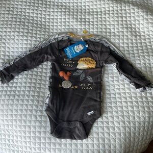 New Gerber baby body suit Onesies 3-6 Months pack of 3 NWT